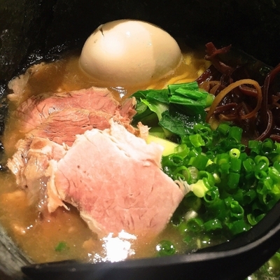 「極濃豚骨ラーメン「極」900円」@極濃豚骨 らーめん小僧の写真