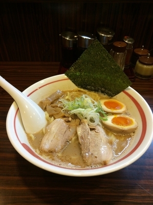 「味玉ラーメン 大盛り」@ラーメン長山の写真