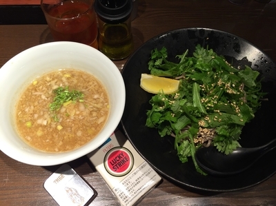 「パクチーソバ（トンコツベース）」@蕎麦 COMBO WATANABEの写真