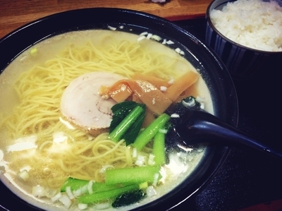 「塩ラーメン 大盛り」@らーめん 楽やの写真