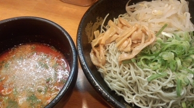 「冷しざる辛ゴマ仕立て」@とんこつラーメン 博多風龍 新橋店の写真