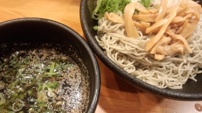 「冷しざるラーメン」@とんこつラーメン 博多風龍 新橋店の写真