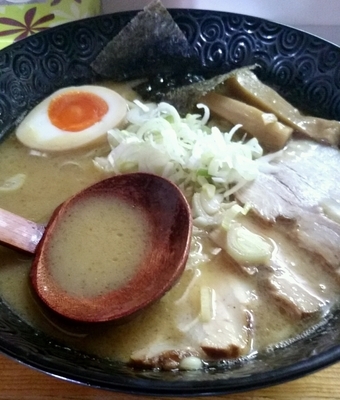 「チャーシュー魚介豚骨らーめん並盛」@MOUKOKUの写真