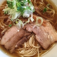 比内地鶏と煮干しの醤油らーめん700円大盛100円