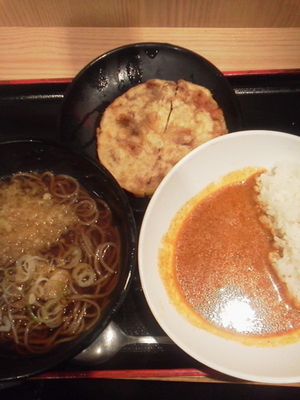 「半たぬき半カレーセット\500＋ゲソ天\140」@よもだそば 銀座店の写真