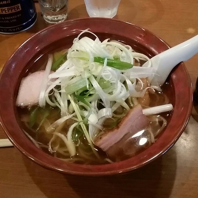 「鯛だし焼豚らーめん６５０円+那須の白美人ネギ入り１５０円」@らあめん厨房どる屋の写真