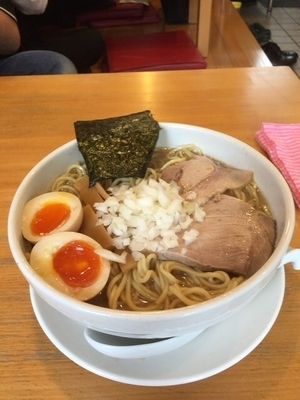 「煮干しば(大)800円＋味玉100円」@煮干そば とみ田の写真