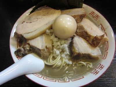 「限定　濃厚茨城特撰白背Ver（８００円）＋味玉他」@中華ソバ 伊吹の写真