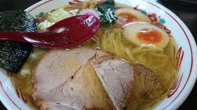 「ワンタン麺味玉入り  塩」@とら食堂 松戸分店の写真
