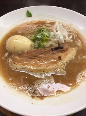 「ラーメン(780円)に煮玉子(100円)トッピング」@birdの写真