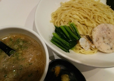 「濃厚真鯛つけ麺　850円」@海老・特濃煮干そば まるはの写真