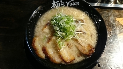 「神虎らーめん：ちゃーしゅー追加」@麺’s room 神虎 大阪駅前ビル店の写真