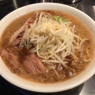 「ラーメン（￥100）※」@ジロリアン 赤坂店の写真