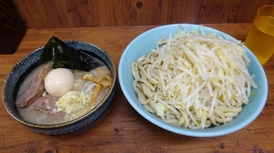 「つけめん（800円）＋味玉子（100円）野菜マシマシニンニク」@ラーメン二郎 池袋東口店の写真
