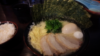 「スペシャル(塩)　海苔　小ライス（900円、50円、50円）」@横浜家系ラーメン 大黒家 甲府駅前店の写真