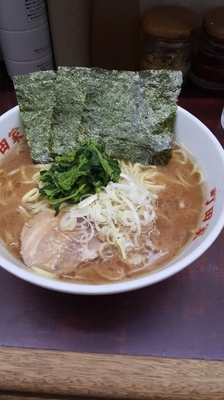 「醤油ラーメン中盛」@横浜ラーメン 町田家 新宿南口店の写真