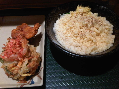 「かけ小+えびのかき揚げ+鶏の唐揚」@はなまるうどん 赤坂一ツ木通り店の写真