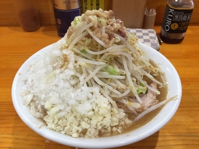 「大ラーメン全増しタマネギトッピング」@ラーメン角次の写真