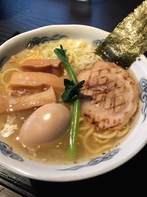 「龍ひげらぁめん 塩 （エビ油）」@龍のひげの写真