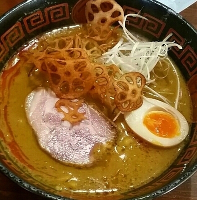 「カレーヌードル　８２１円＋にんにく餃子３８９円」@火門拉麺の写真