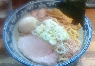 「燻玉油そば」@兎に角 松戸店の写真