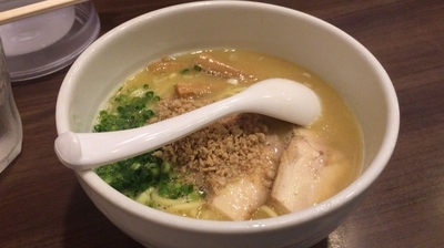 「白鶏らーめん」@鶏の穴 白山店の写真