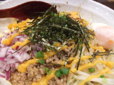 「みそまぜそば並＋ジャンク大好き　７５０円＋１５０円」@麺小屋 てちの写真