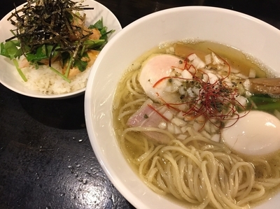 「塩煮干しそば（７５０円）＋鶏わさご飯」@麺喰屋 澤 水天宮本店の写真