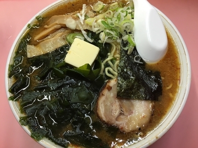 「味噌バター大盛り+わかめ【1110円】」@北海道ラーメン 特一番 分倍河原駅前店の写真