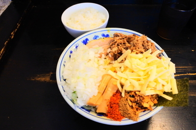 「カレーまぜそば、とろけるチーズ、ほぐし豚　他」@狼煙 〜NOROSHI〜の写真