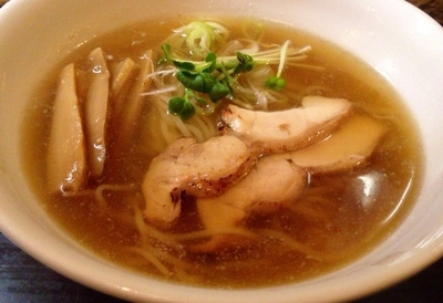 「冷し煮干らーめん　830円」@づゅる麺 池田の写真