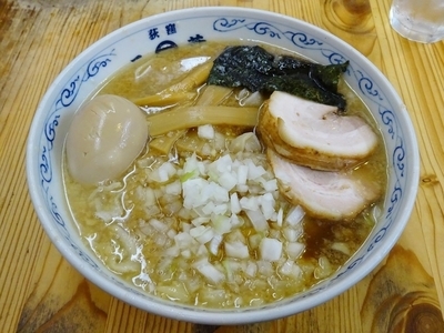 「背脂煮干ラーメン（830円）＋味玉（100円）」@二葉 上荻店の写真
