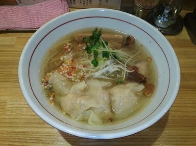 「ワンタン地球の塩そば」@地球の中華そばの写真