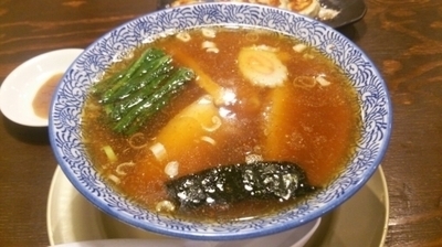 「ら～めん（麺半分）+麦酒＆餃子」@満月 古町店の写真