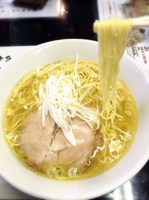 「塩ラーメン¥650」@地鶏けい骨 阿波家 宇都宮店の写真