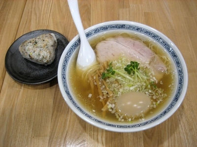 「半熟煮玉子そば（塩）800円＋おにぎり一つ100円」@中華そば 熊野の写真