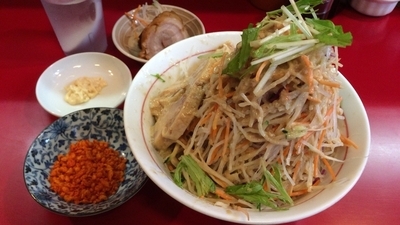 「冷やし中華 少なめ 全マシ ガリマヨ 辛揚げ 別皿
豚1枚 ¥8」@千里眼の写真