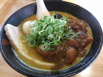 「【限定】中濃とんこつベースのカレーらーめん」@らーめん 月の兎影の写真