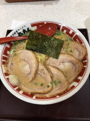 「東京豚骨ラーメン➕チャーシュー➕中盛➕麺固め」@屯ちん SUNAMO店の写真