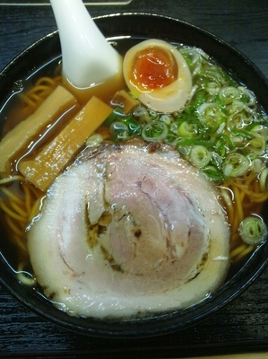 「しょうゆラーメン（大盛り）」@草津亭の写真