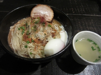 「坦々まぜそば＋温玉＋追い飯（７５０円）」@まぜそば 一心不乱の写真