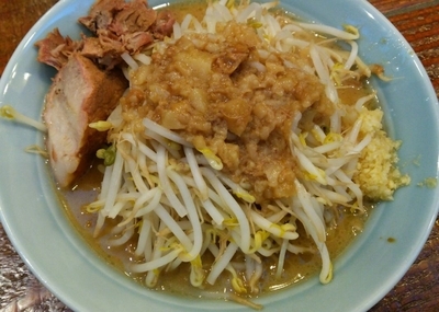 「小ラーメン　ニンニクマシアブラマシ　750円」@立川マシマシの写真