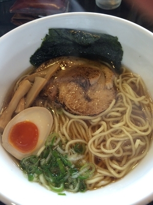 「淡麗醤油らーめん」@つけ麺 白虎の写真