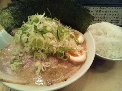 「味玉しょうゆらーめん+のり+ライス　1,100円」@超ごってり麺 ごっつ 秋葉原店の写真