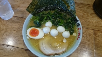 「ラーメン：ウズラ、ほうれん草追加」@壱八家 つきみ野店の写真