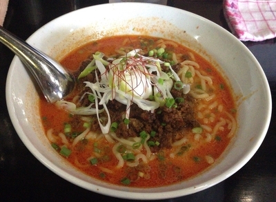 「担々麺(太麺)＋豚そぼろ丼(820円＋290円)」@らーめん 麺の月の写真