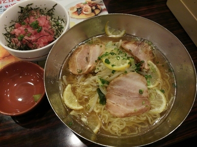 「【限定】冷やし塩レモンラーメン　＋ミニまぐろご飯　※㋚券使用」@ガスト 梓川店の写真