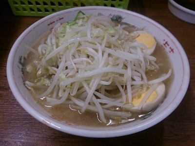 「普通盛焼豚 小ブタ 麺少なめ 煮玉子」@ラーメン二郎 品川店の写真
