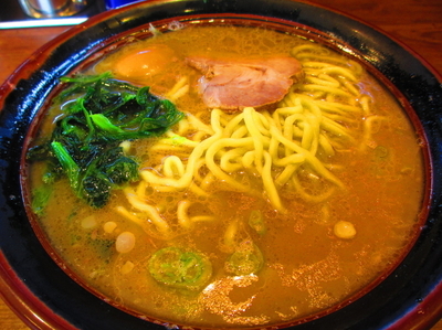 「豚骨醤油らーめん大盛り￥８００」@丸一の写真