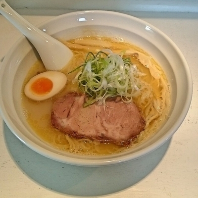 「白湯スープしお @700円」@マルエス食堂の写真